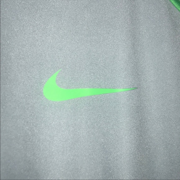 Nike Dri fit- size large - Picture 4 of 6